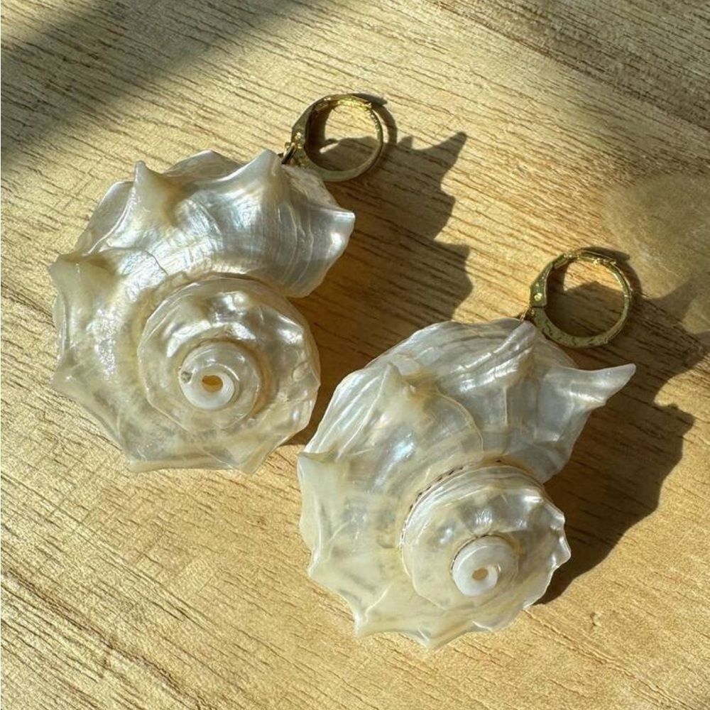 Elegant Shell Earrings R299 - Picture 3 of 3